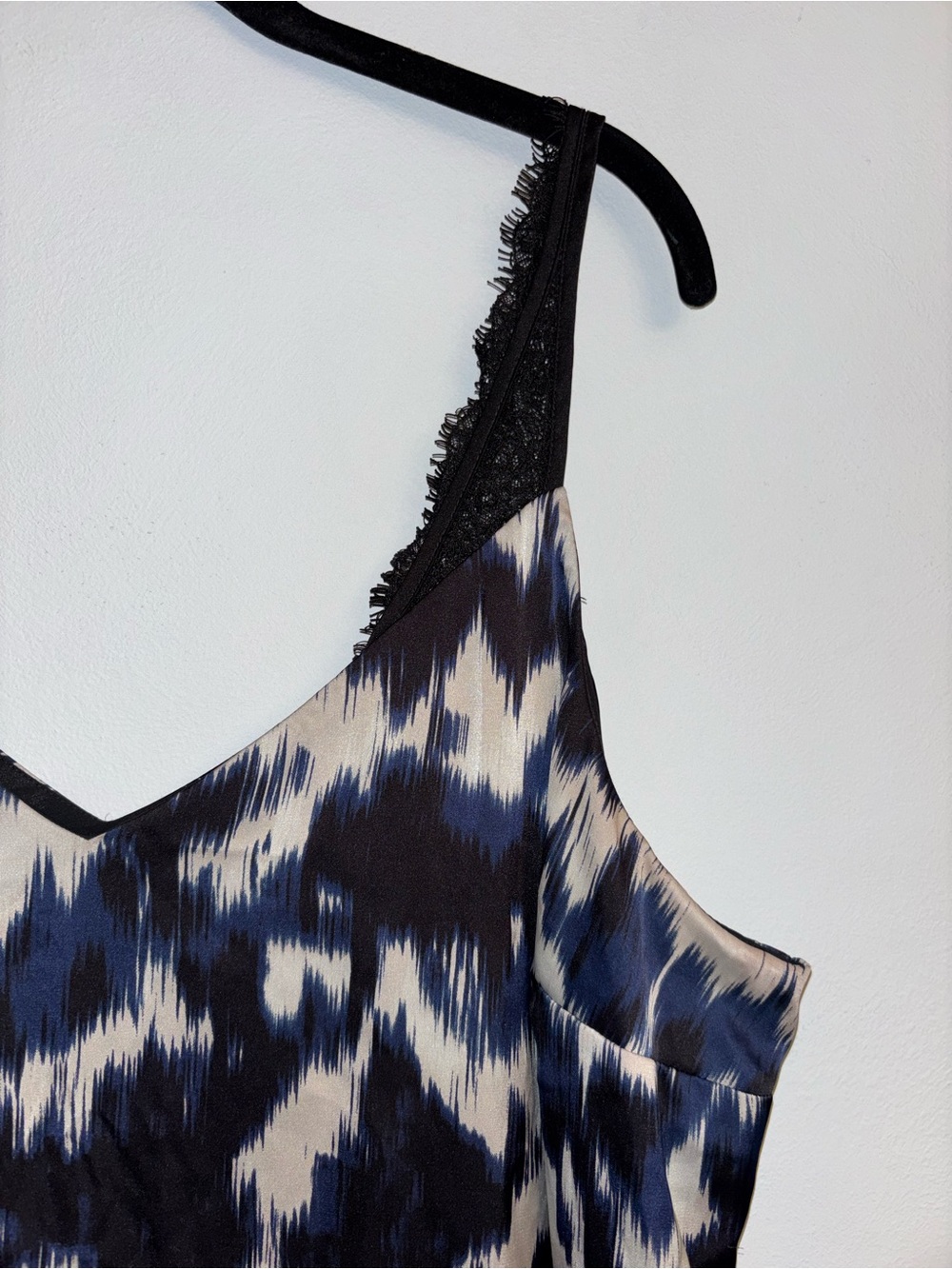 Express Patterned Tank with Lace - Picture 2 of 6